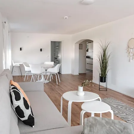 Mit Kueche & Balkon In - Skyrise Apart-hotel 3*