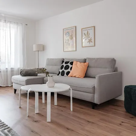 Mit Kueche & Balkon In - Skyrise